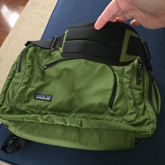 Used Green Patagonia Carry-on/Weekender bag MCL - Picture 4 of 16
